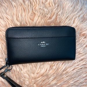 Coach wallet 🖤